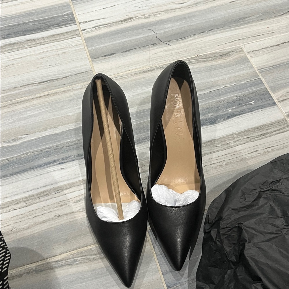 Black Pointed Toe Pump